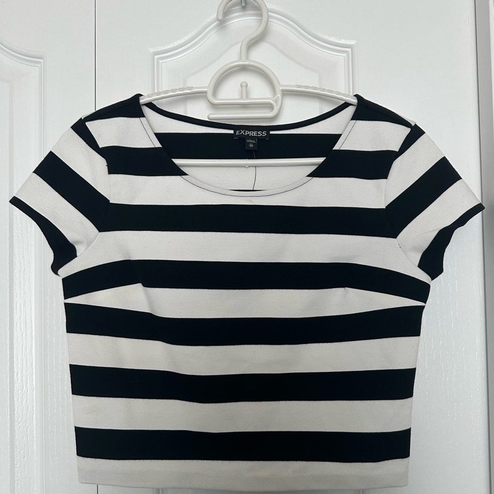 BNWT Express Striped Black and White Crop Top with cap sleeves in size XS